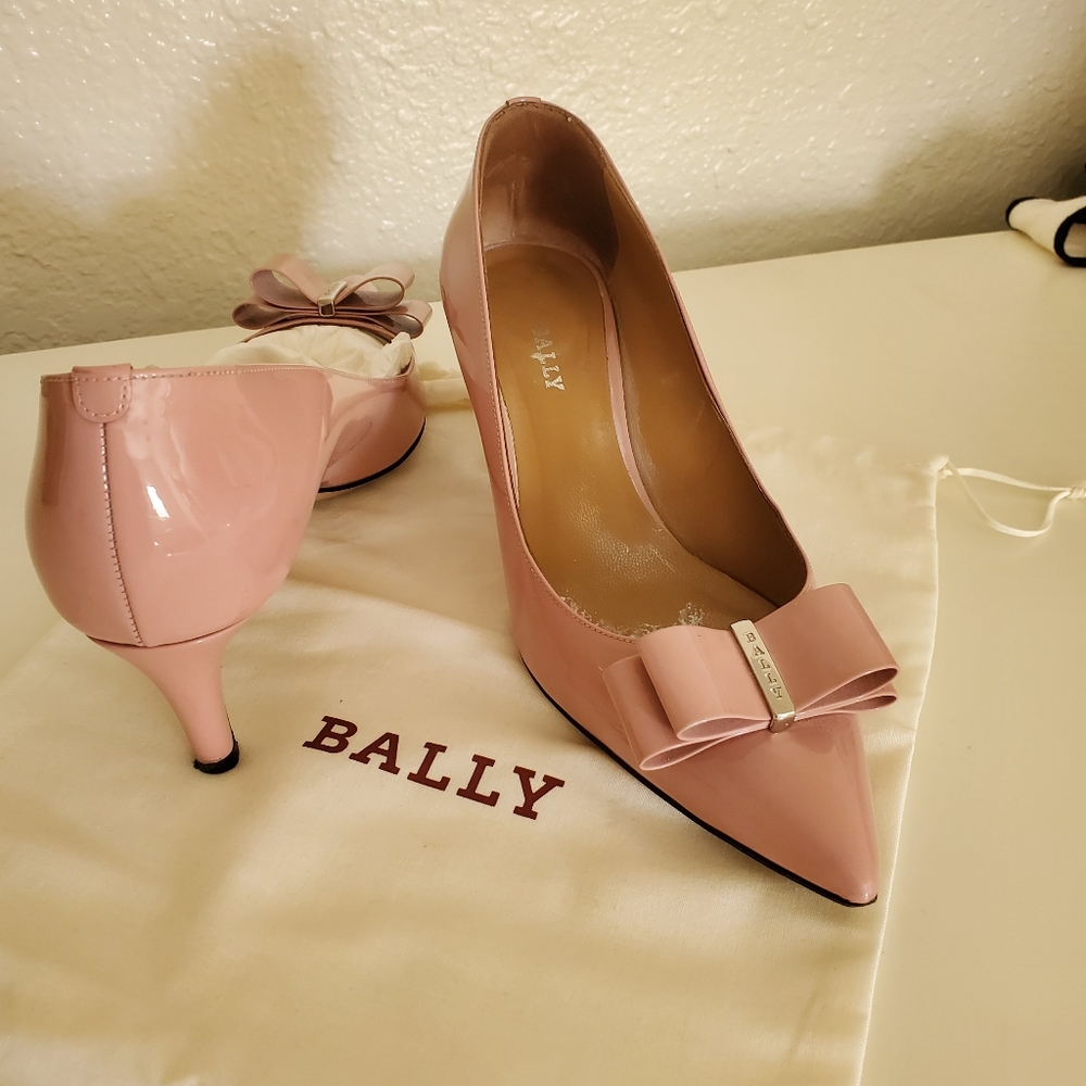 Bally Dusty pink 2" pointy heels, 39 1/2